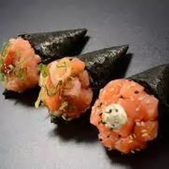 4 Peças de Mine Temaki de salmão