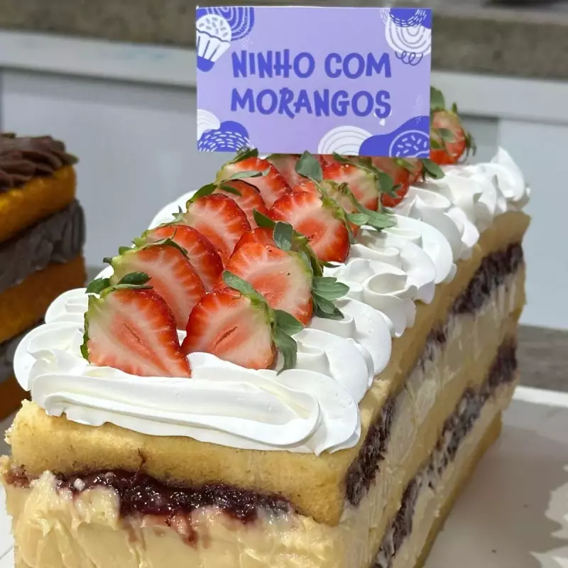 NINHO COM MORANGOS