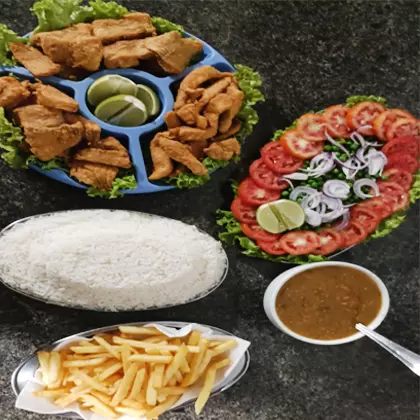 Três em Um Com Salada