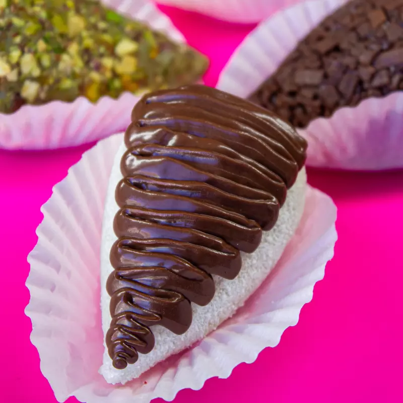 Coxinha de Morango com Chocolate
