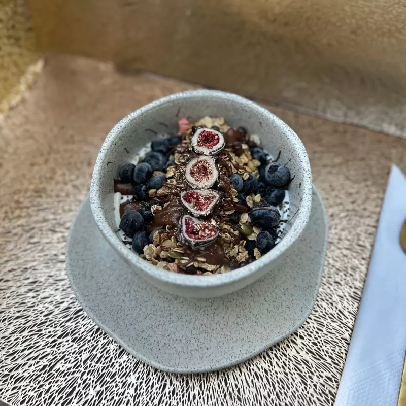 BOWL DE YOGURT GRIEGO