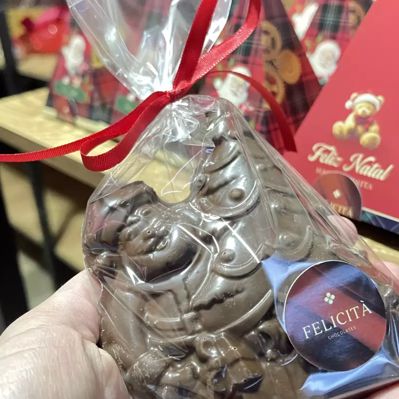 PAPAI NOEL COM AMENDOIM OU UVA PASSA
