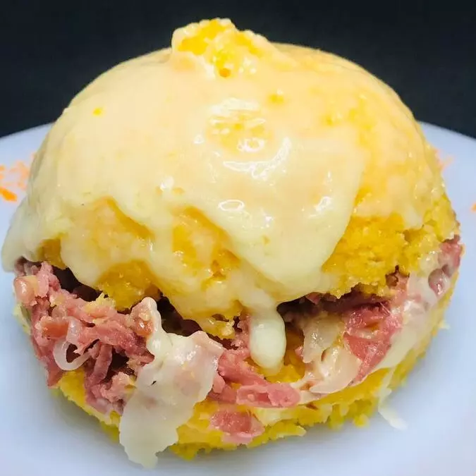 Cuscuz com recheio de pizza