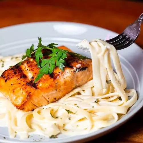 TRUCHA SALMONADA CON FETTUCCINE