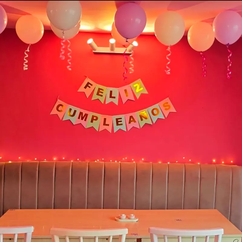Decoracines y postre de cumpleaños