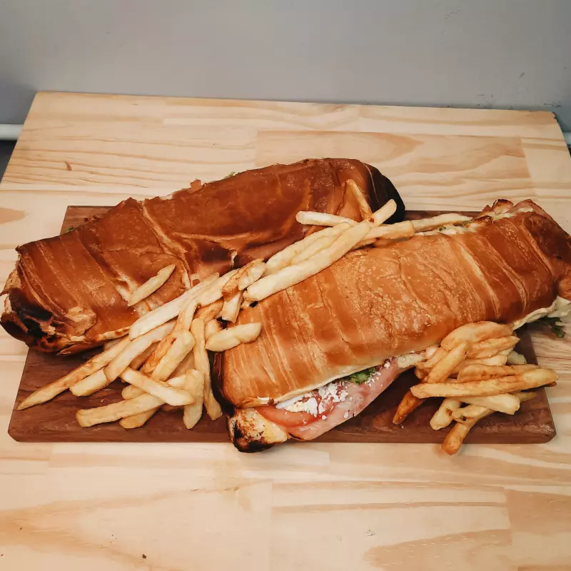 2 torpedos primavera con papas frit