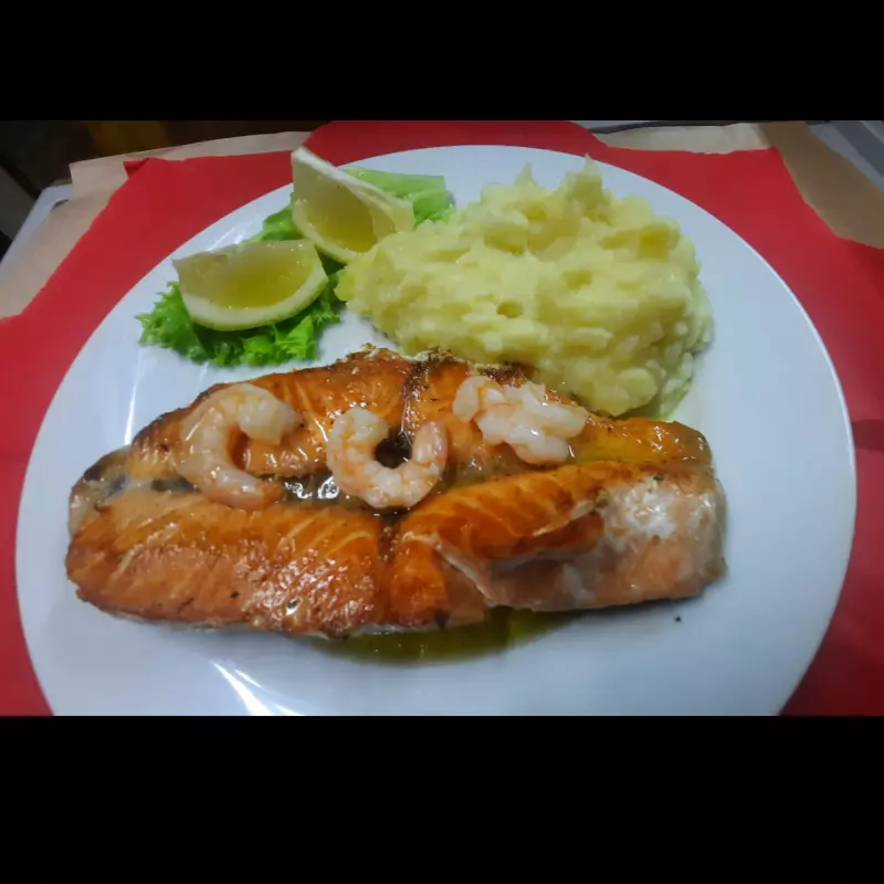 Salmón Plancha / Acompañado(*)