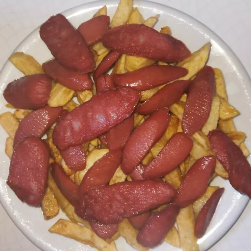 Salchipapa de chorizo + hot dog