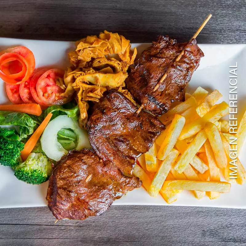 ANTICUCHOS CON RACHI