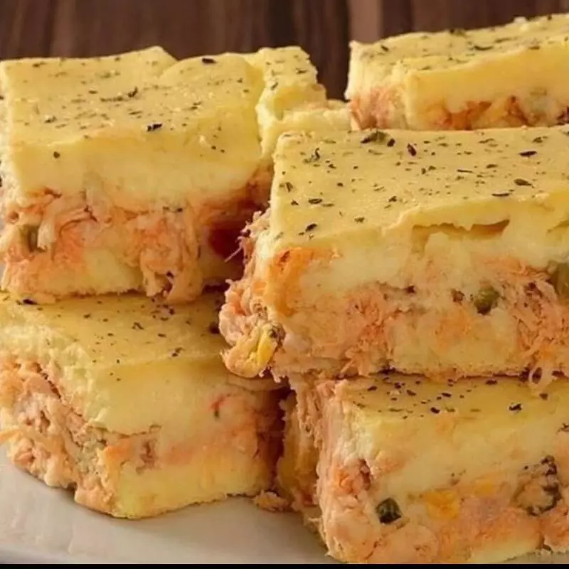 TORTA DE FRANGO E CATUPIRY