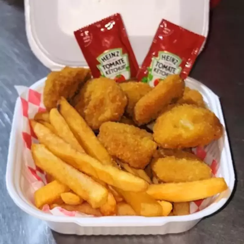 NUGGETS DE POLLO CON PAPAS
