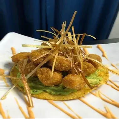 Tostada de Carnitas de Atún