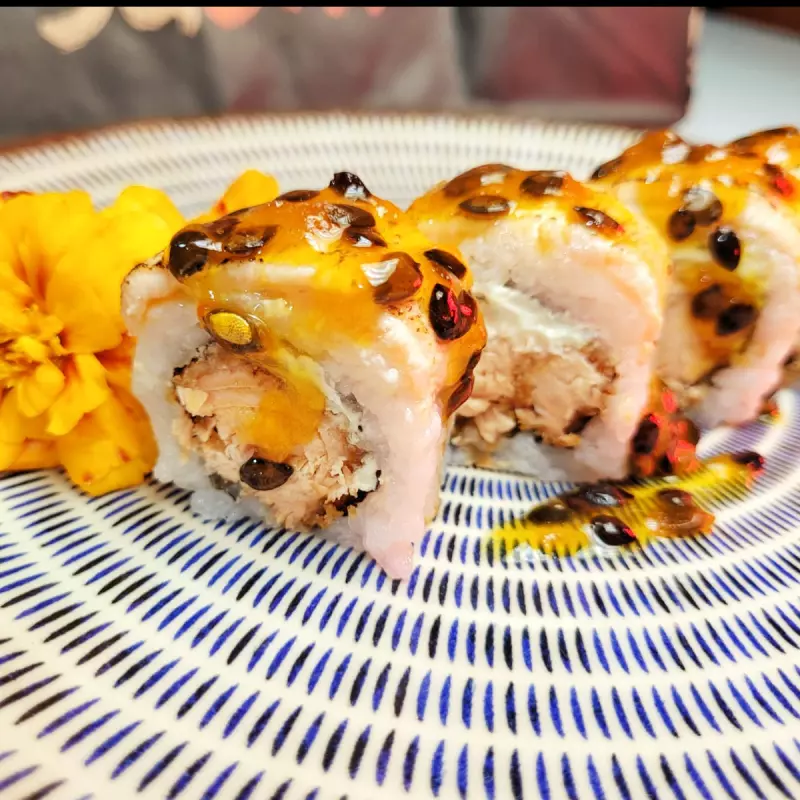 Uramaki Especial Molho de Maracujá