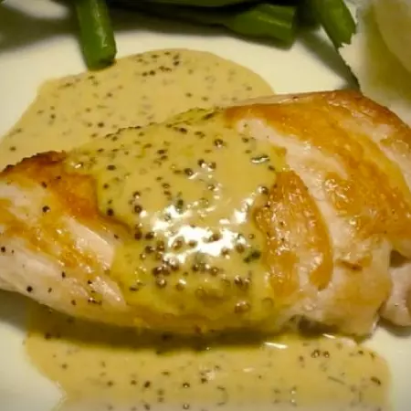 POLLO A LA MOSTAZA + GUARNICIÓN