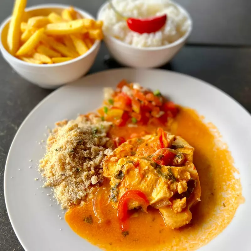 MUQUECA DE PEIXE E CAMARÃO