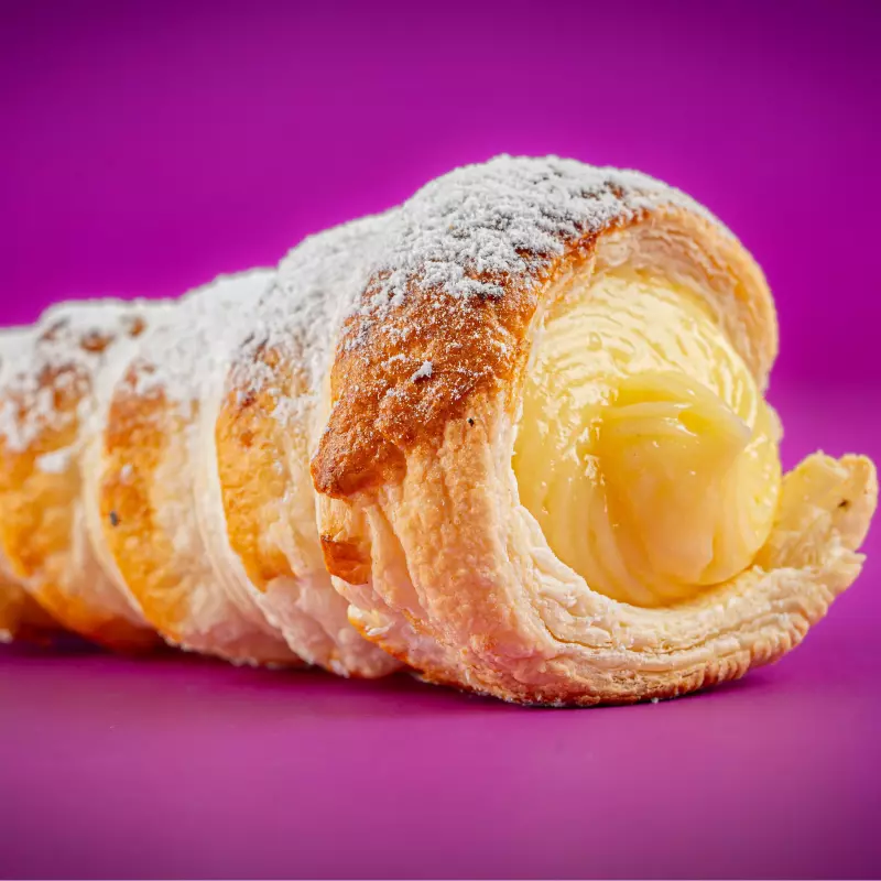 Cachito Con Crema Pastelera