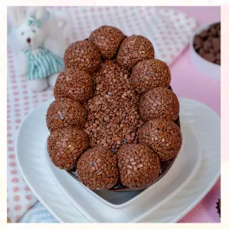 OVO DE COLHER BRIGADEIRO