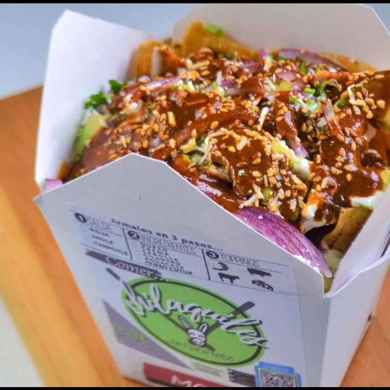 CHILAQUILES SALSA MOLE