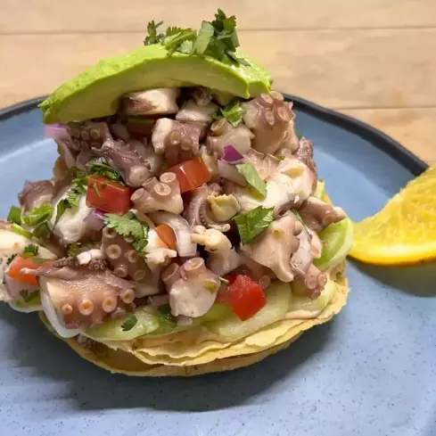 TOSTADA LA KRAKEN PULPO