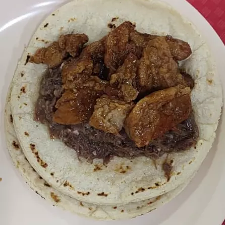 PELLIZCADA DE CHICHARRÓN