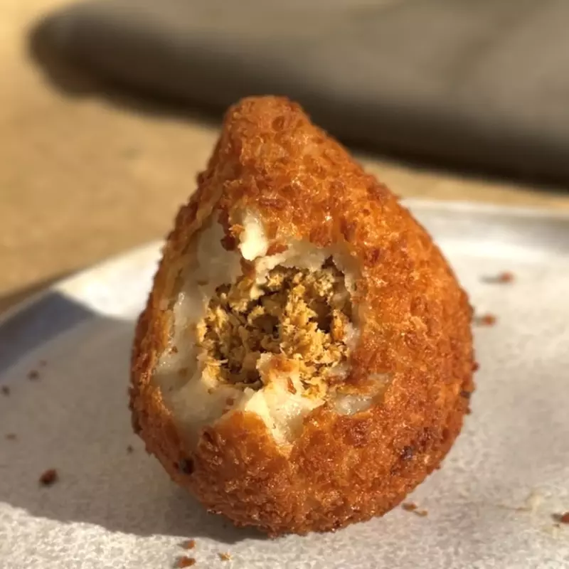 Coxinha de frango com requeijão