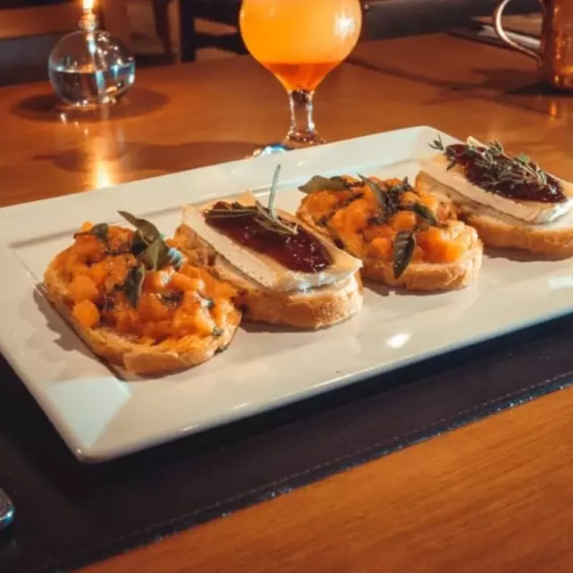 BRUSQUETAS (4 UNIDADES)