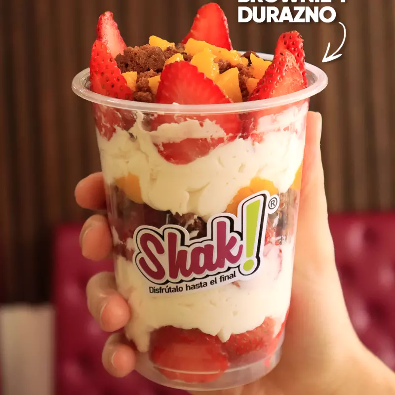 Fresas con Crema, Brownie y Durazno