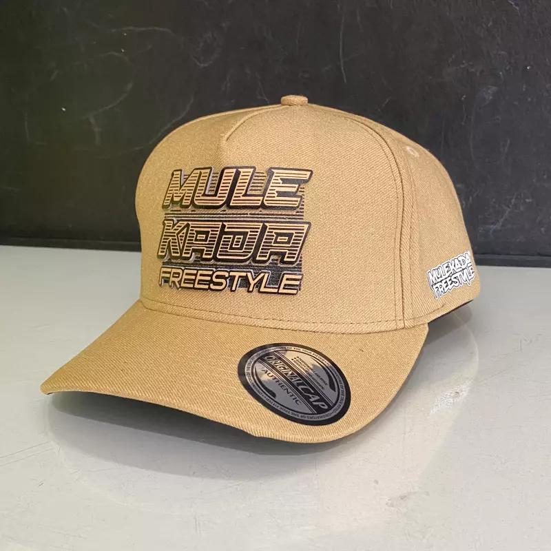 BONÉ BEGE E PRETO (ABA CURVA)