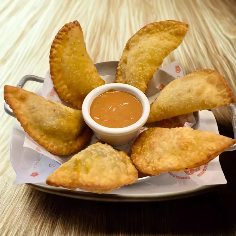 PASTEL - SIX CRISPY PASTRIES FILLED