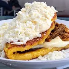 Cachapa Queso de Mano+Mechada