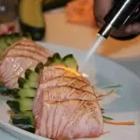 SASHIMI SALMÃO MAÇARICADO - 5 UN