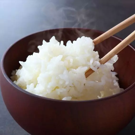 Porção arroz japonês