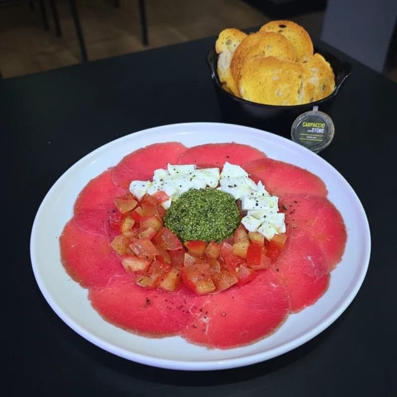 Carpaccio de Res Caprese