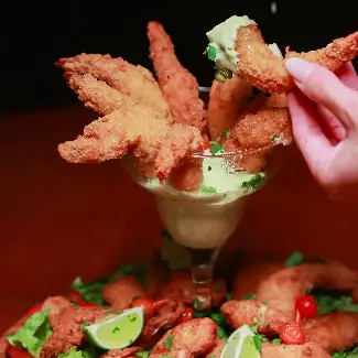 Croquetas de camarões empanados