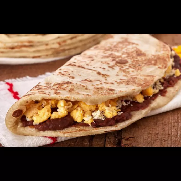 Baleada con Carne Molida