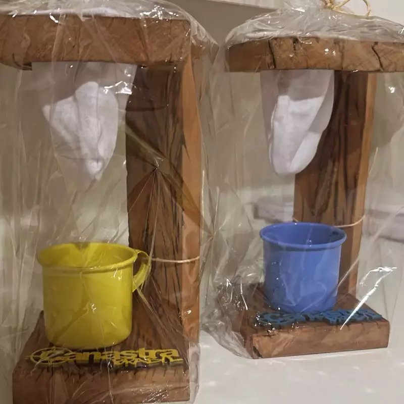 Mancebo Coador e Xicara