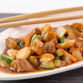 Pollo con almendras Chinas y verd.