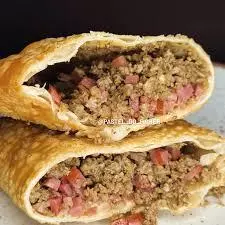 Pastel de Carne Moída com Calabresa