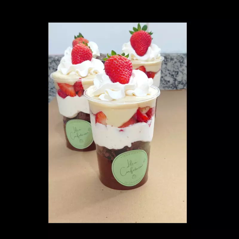 Copo Brownie da Felicidade com 🍓