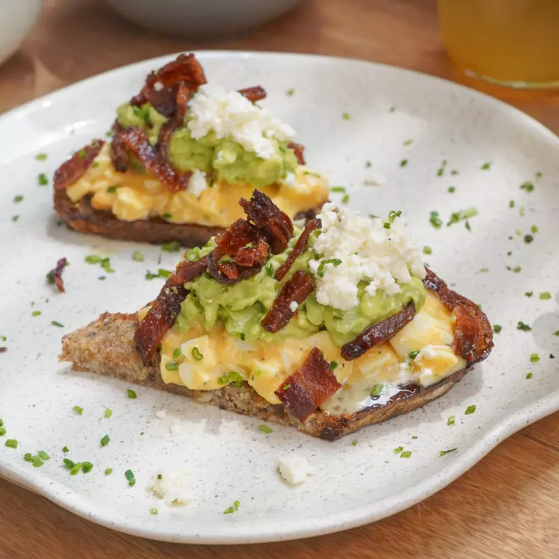 TOSTADA DE AGUACATE GEMA