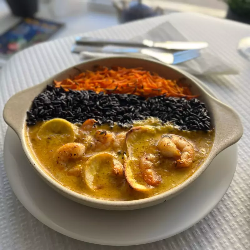 Moqueca de Camarão e Banana da Terra