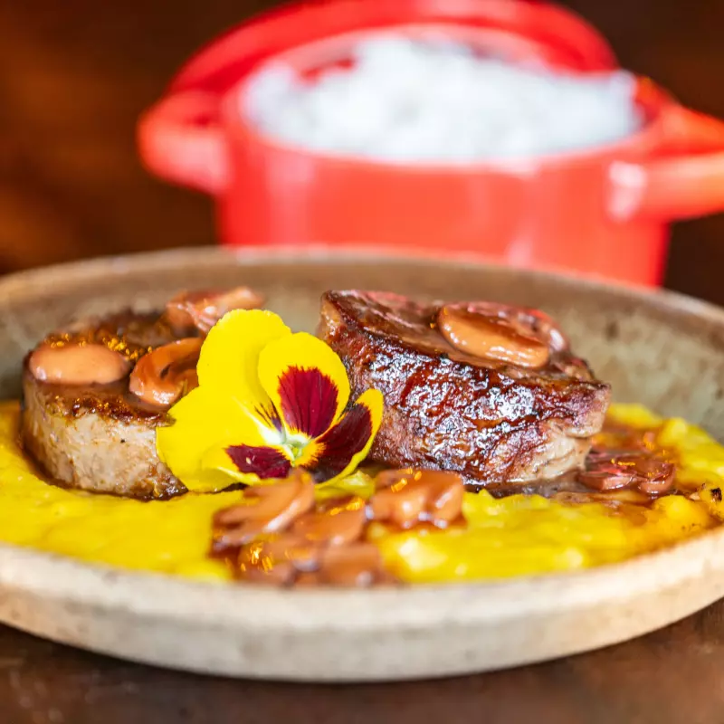 Mignon ao roti de vinho e cogumelos