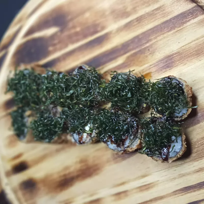 Hot Roll Salmão Crispy Couve