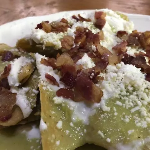 Chilaquiles con tocino