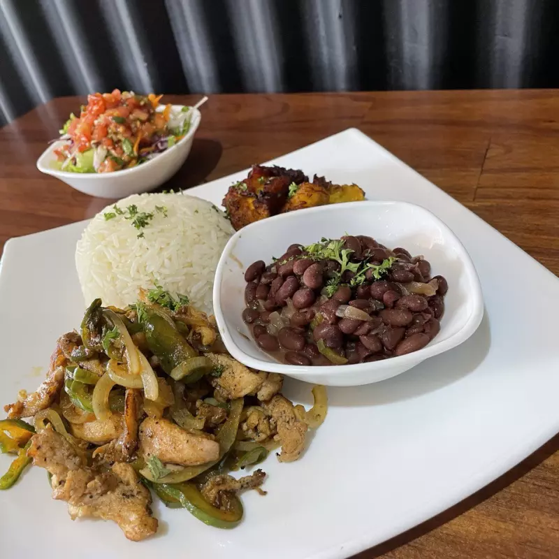 Casado con Bistec De Cerdo