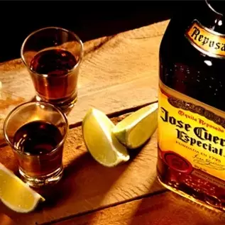 TEQUILA JOSÉ CUERVO (PRATA E OURO)