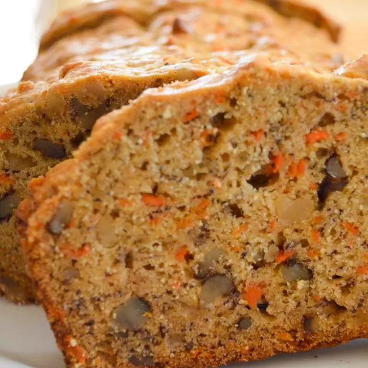 Pan de zanahoria, nueces y pasas