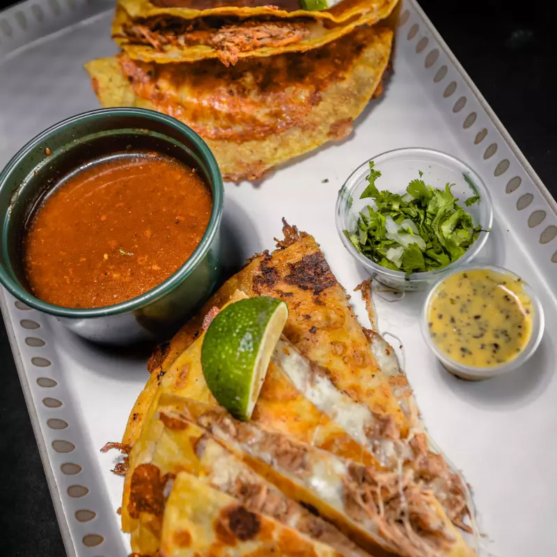 2 Tacos de Birria + Papas + Bebida