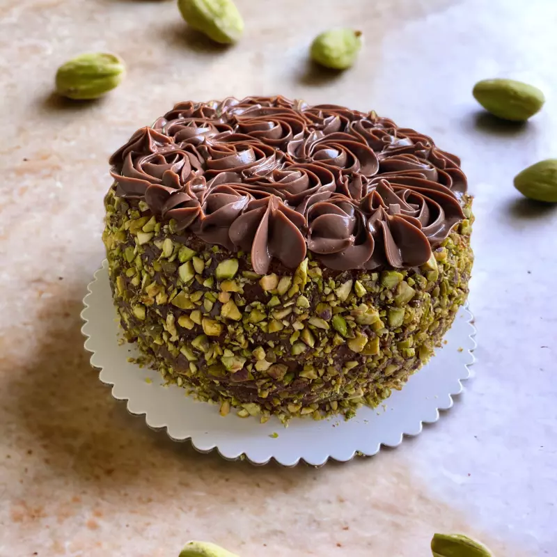 Bolo de Pistache com Brigadeiro DARK