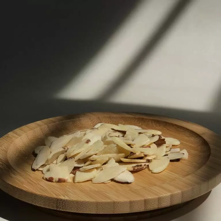 WHOLE OR SLICED ALMOND